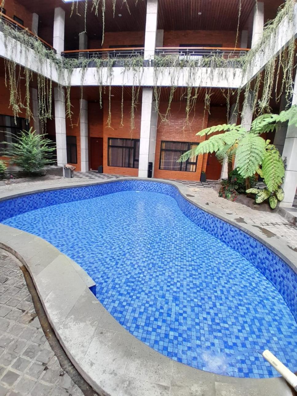 Pariban Hotel Берастаги Экстерьер фото